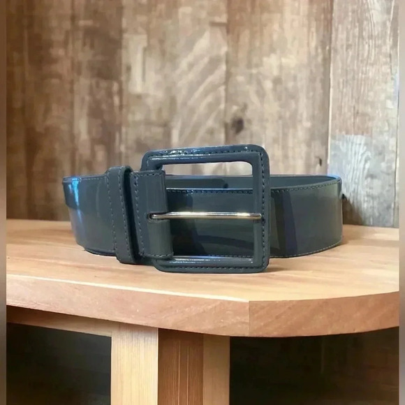 Jacob NWOT gray patent leather  belt with wide buckle - Picture 1 of 7